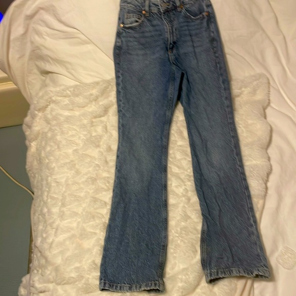 These are from Dynamite size : 24 and high rise great quality 😊 - Picture 3 of 4